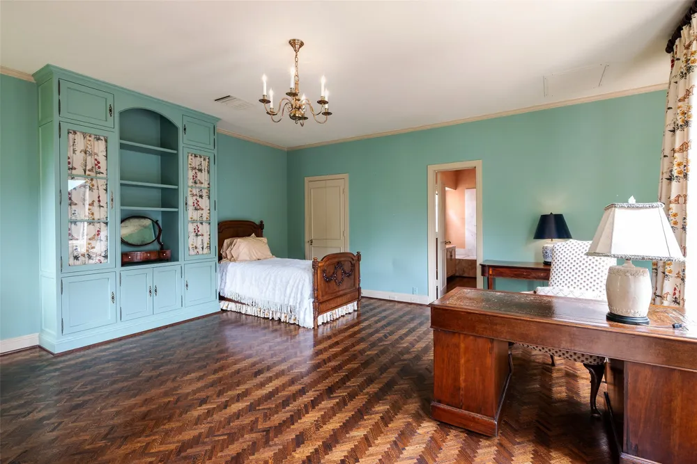 5826 Farquhar Lane Dallas, TX 75209
