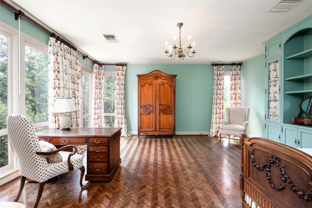 5826 Farquhar Lane Dallas, TX 75209