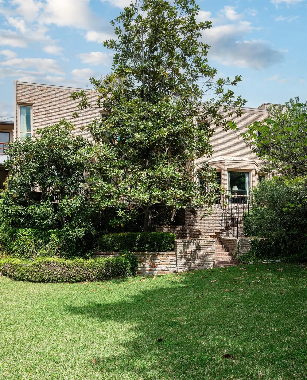 5826 Farquhar Lane Dallas, TX 75209