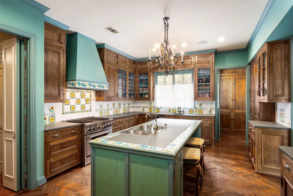 5826 Farquhar Lane Dallas, TX 75209