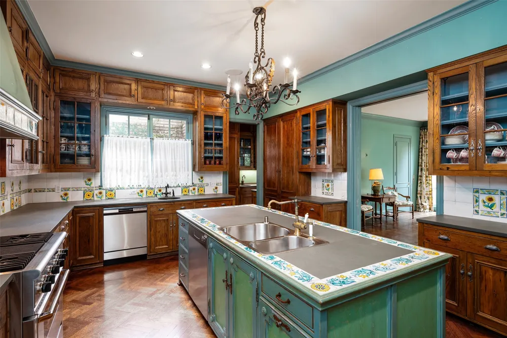 5826 Farquhar Lane Dallas, TX 75209