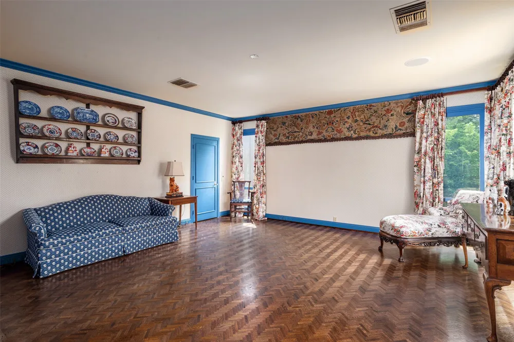 5826 Farquhar Lane Dallas, TX 75209