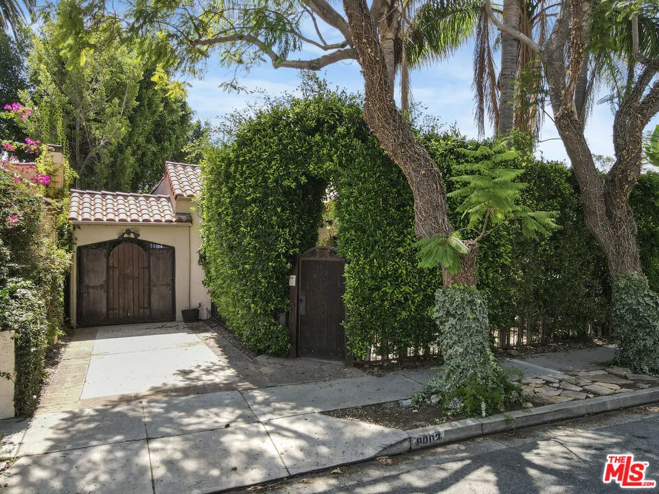 9002 Norma Place West Hollywood, CA 90069