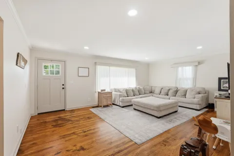 107 Oak St