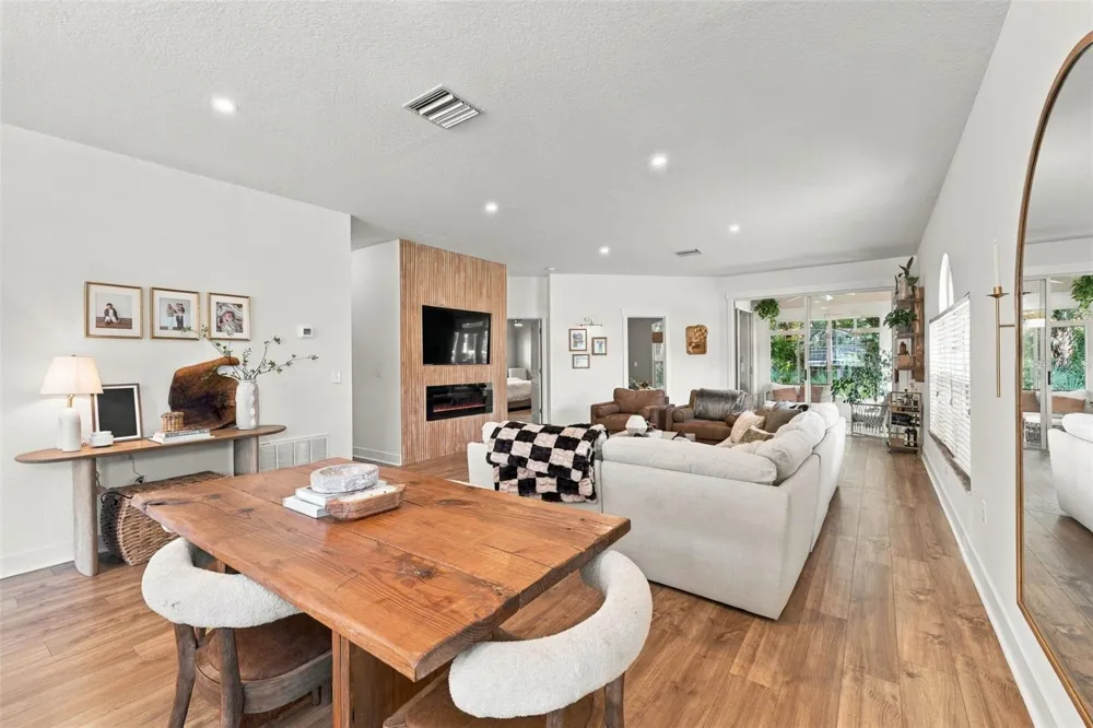 624 KINGSMILL COURT Oldsmar, FL 34677