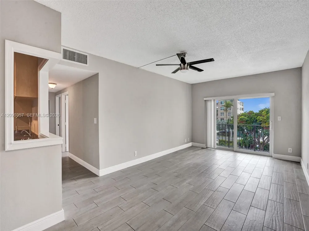 400 Riverside Dr #303 Pompano Beach, FL 33062