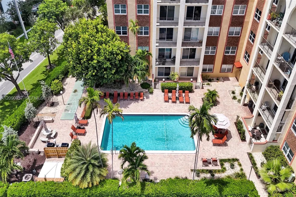 400 Riverside Dr #303 Pompano Beach, FL 33062