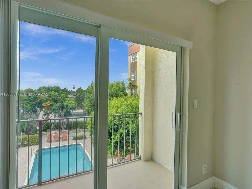 400 Riverside Dr #303 Pompano Beach, FL 33062