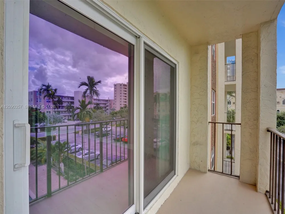 400 Riverside Dr #303 Pompano Beach, FL 33062