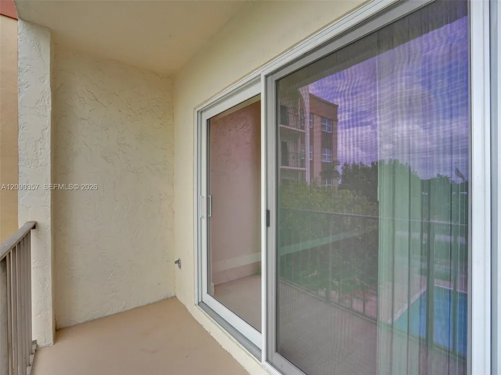400 Riverside Dr #303 Pompano Beach, FL 33062