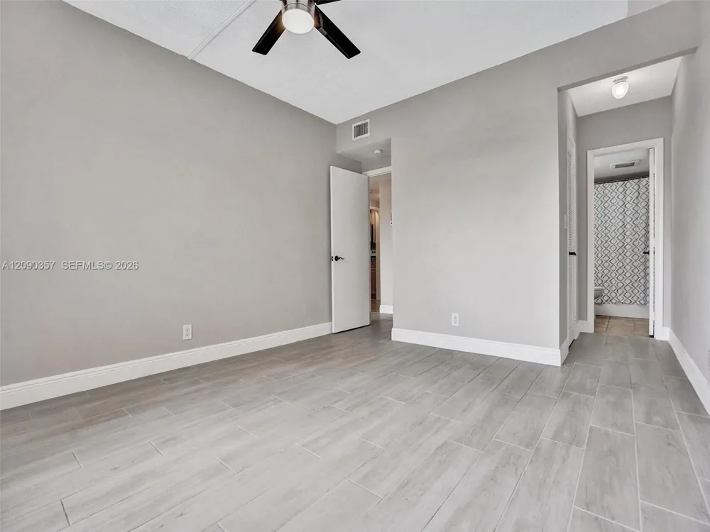 400 Riverside Dr #303 Pompano Beach, FL 33062