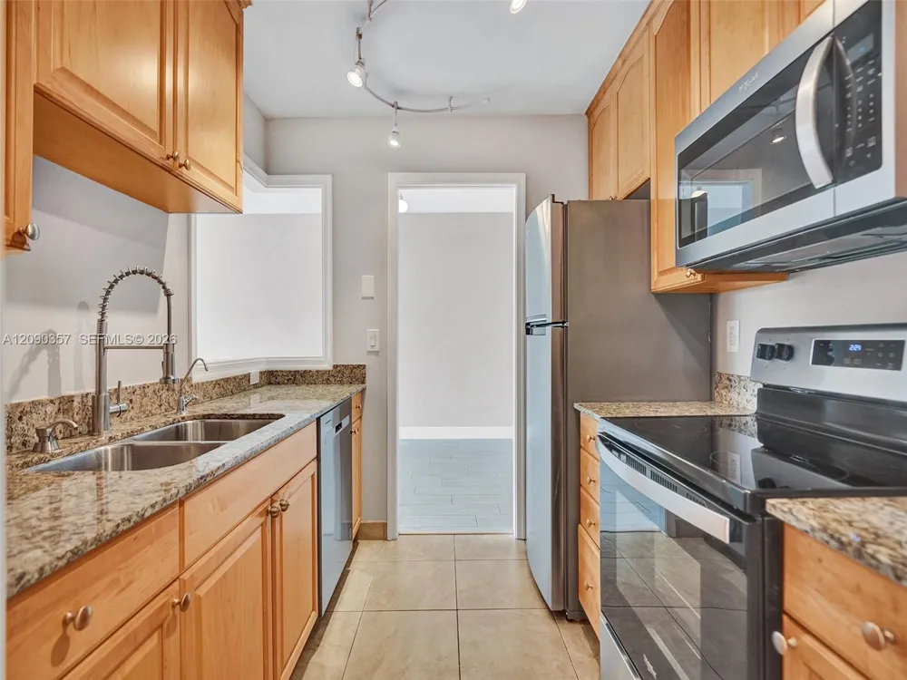 400 Riverside Dr #303 Pompano Beach, FL 33062