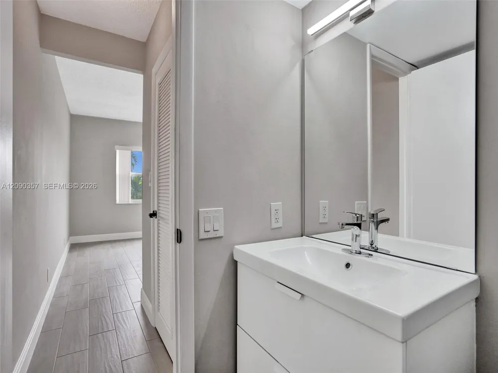 400 Riverside Dr #303 Pompano Beach, FL 33062