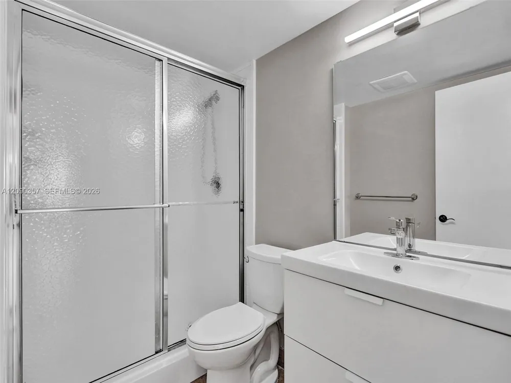 400 Riverside Dr #303 Pompano Beach, FL 33062