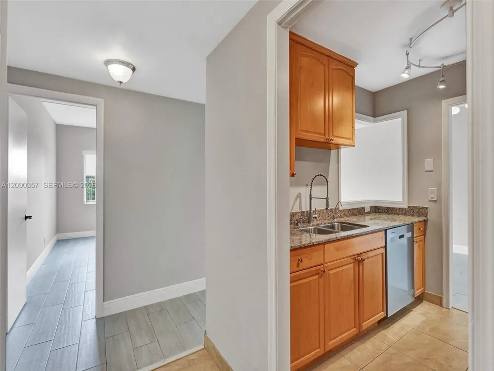 400 Riverside Dr #303 Pompano Beach, FL 33062