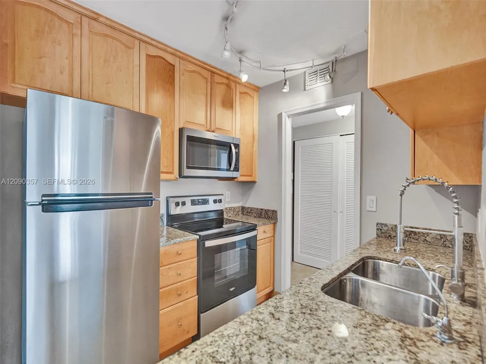 400 Riverside Dr #303 Pompano Beach, FL 33062
