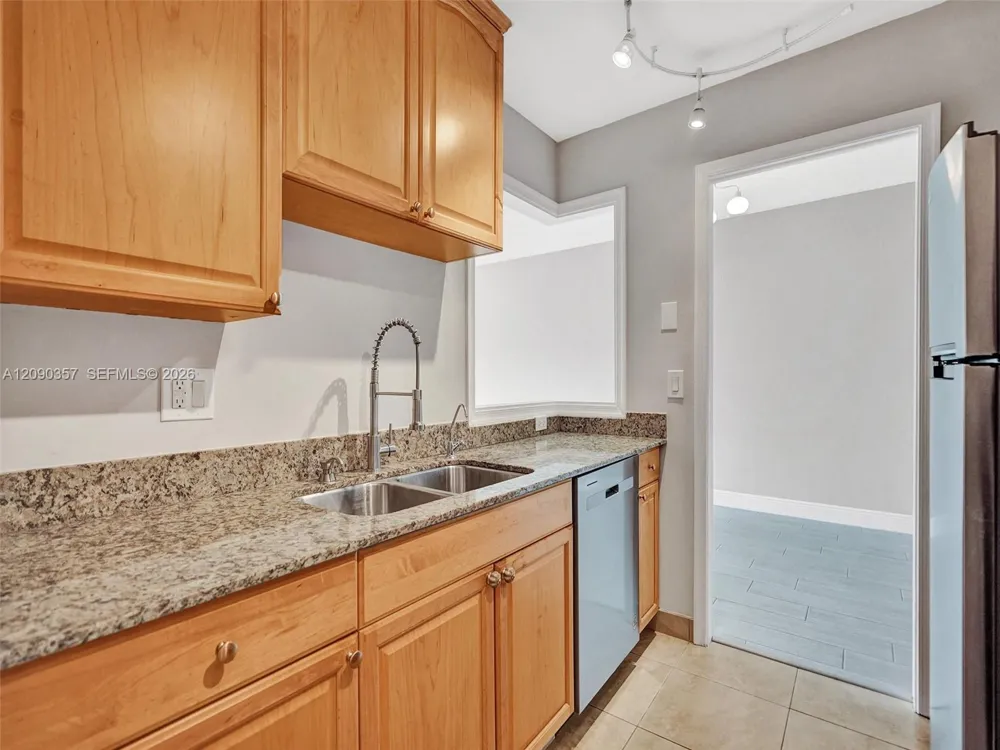 400 Riverside Dr #303 Pompano Beach, FL 33062