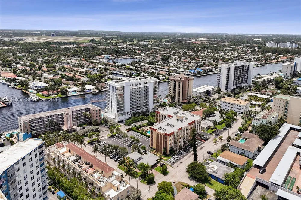 400 Riverside Dr #303 Pompano Beach, FL 33062