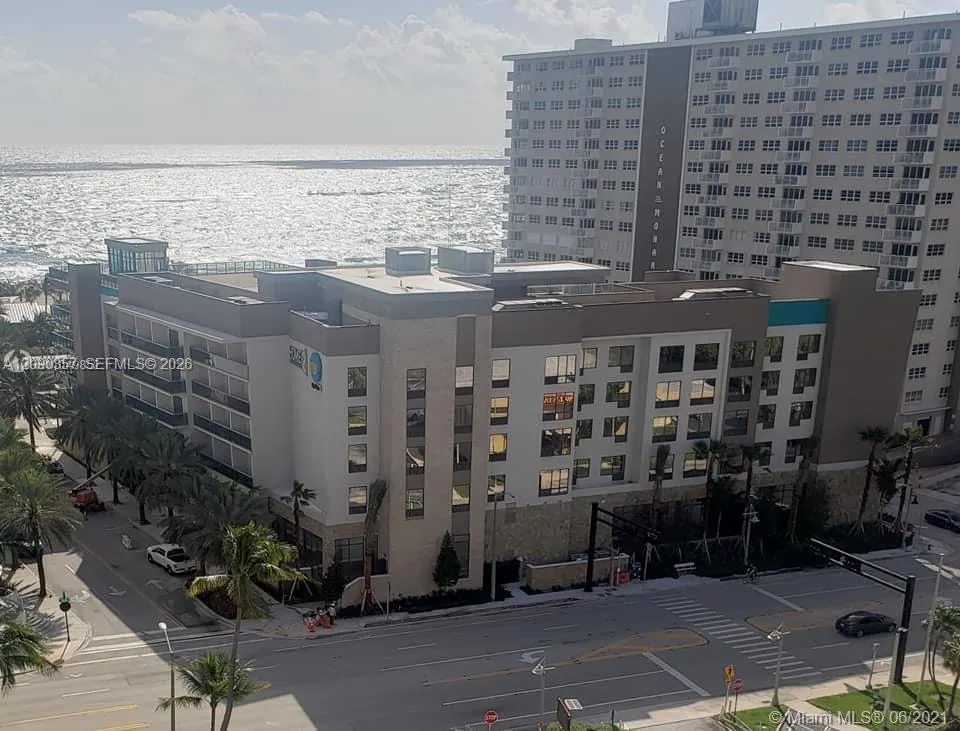 400 Riverside Dr #303 Pompano Beach, FL 33062