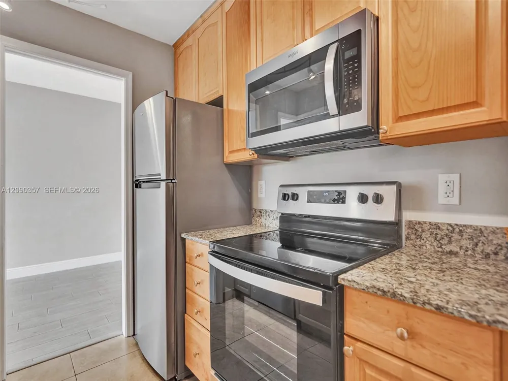 400 Riverside Dr #303 Pompano Beach, FL 33062