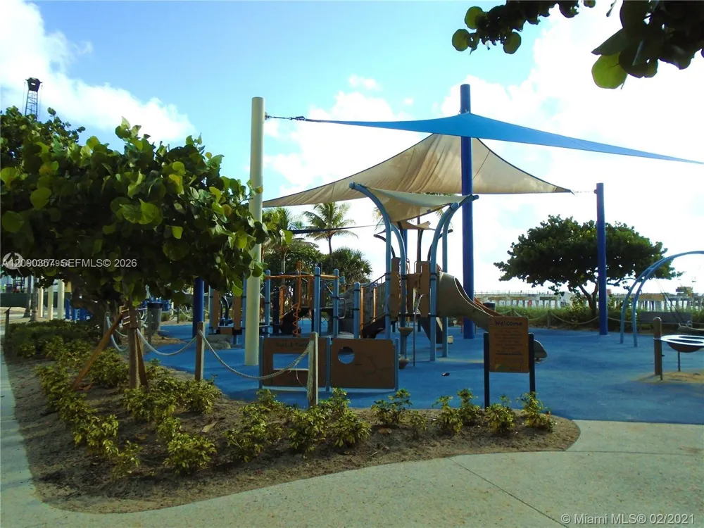 400 Riverside Dr #303 Pompano Beach, FL 33062