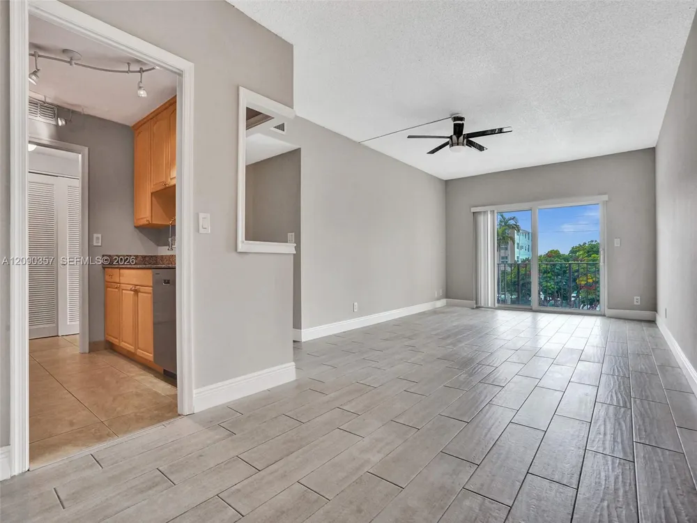 400 Riverside Dr #303 Pompano Beach, FL 33062