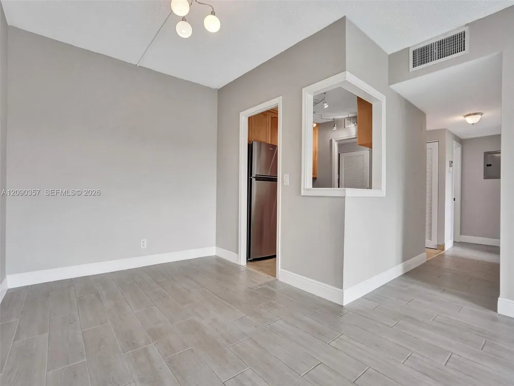 400 Riverside Dr #303 Pompano Beach, FL 33062