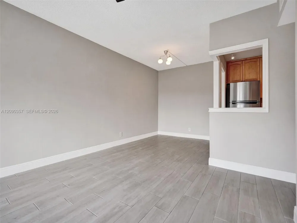 400 Riverside Dr #303 Pompano Beach, FL 33062
