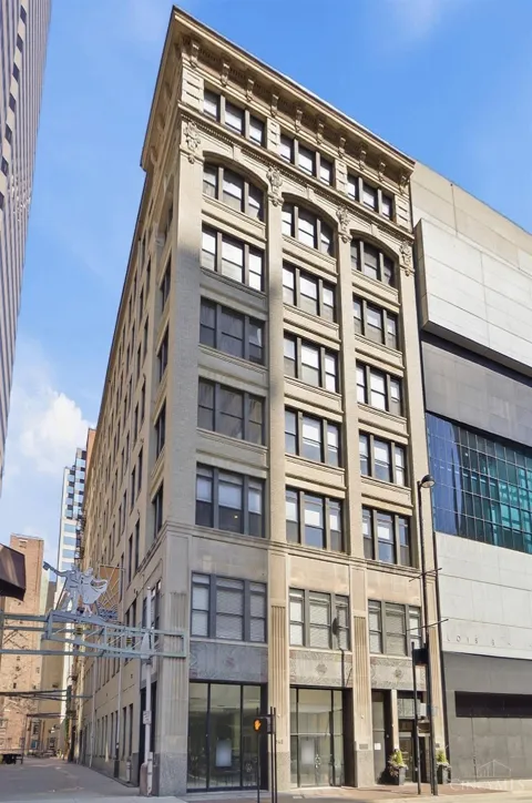 26 E Sixth Street #604