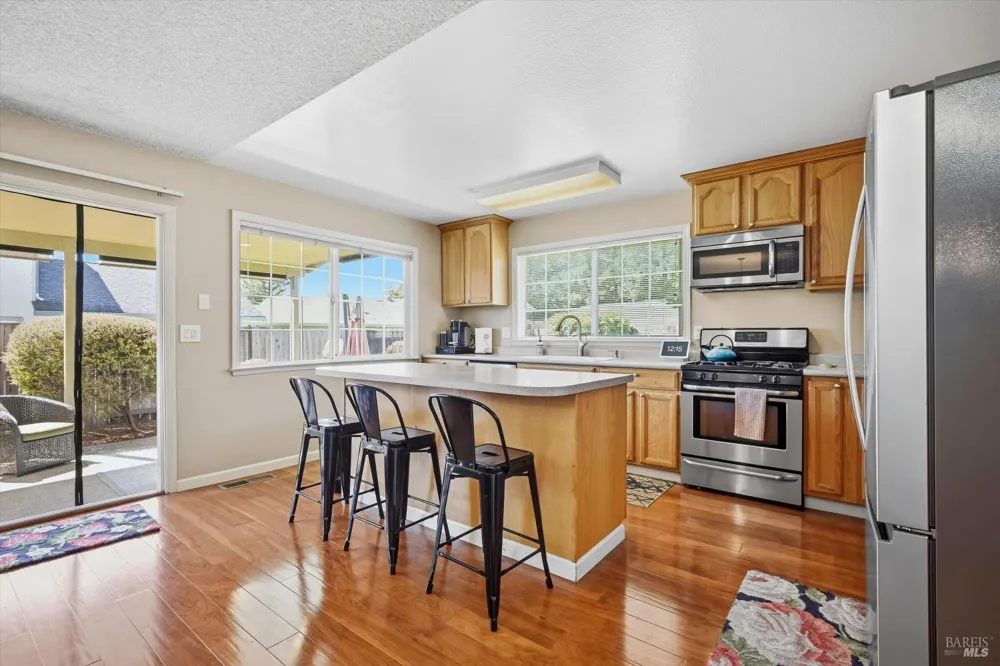 1411 Garrett Court Rohnert Park, CA 94928