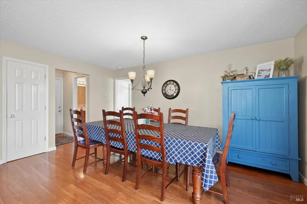 1411 Garrett Court Rohnert Park, CA 94928