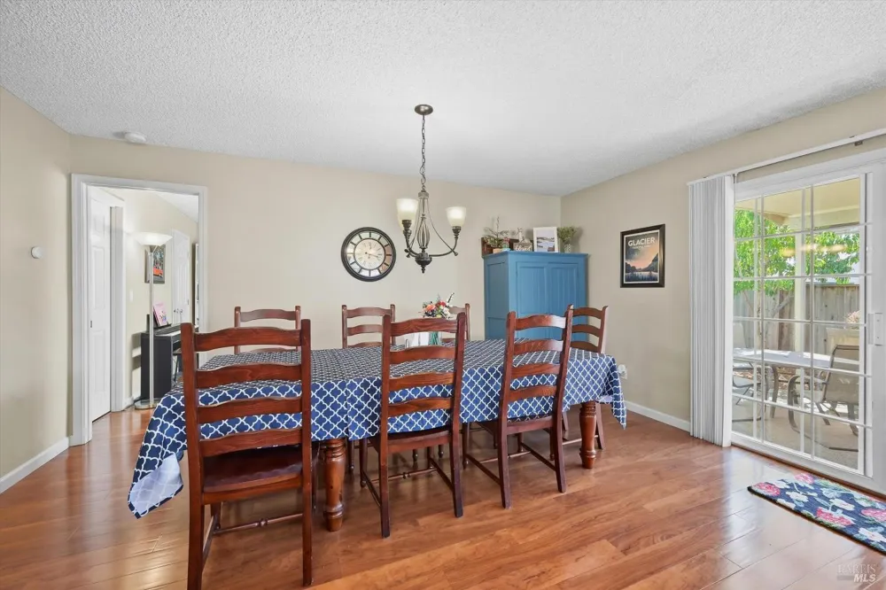 1411 Garrett Court Rohnert Park, CA 94928