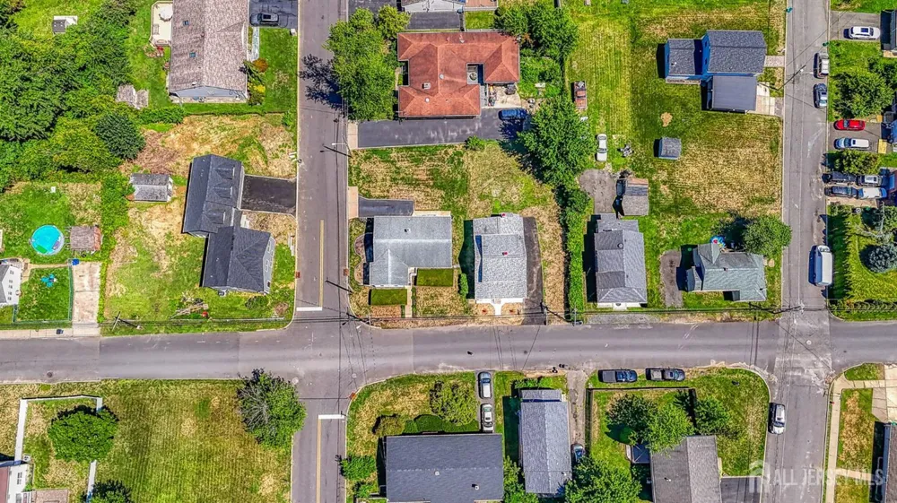 16 Gordon Street Aberdeen, NJ 07721
