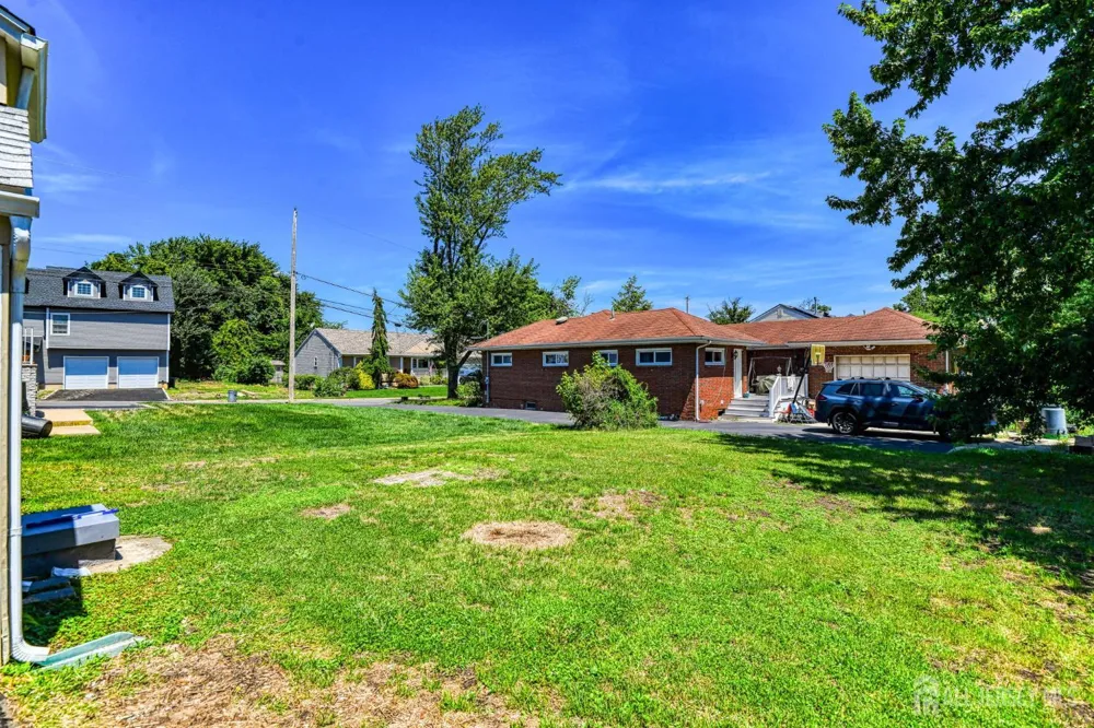 16 Gordon Street Aberdeen, NJ 07721