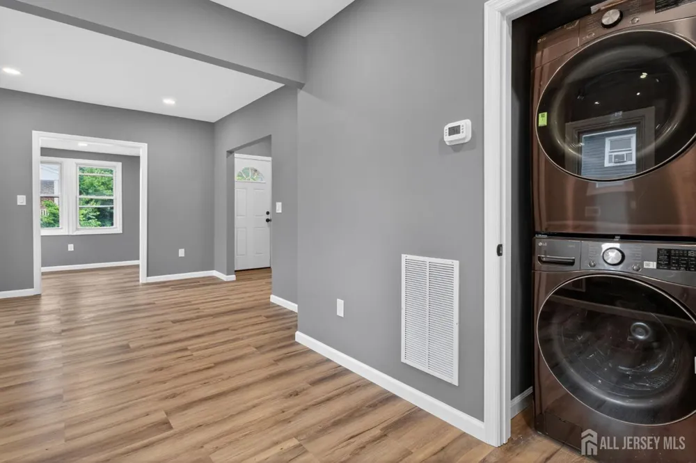 16 Gordon Street Aberdeen, NJ 07721