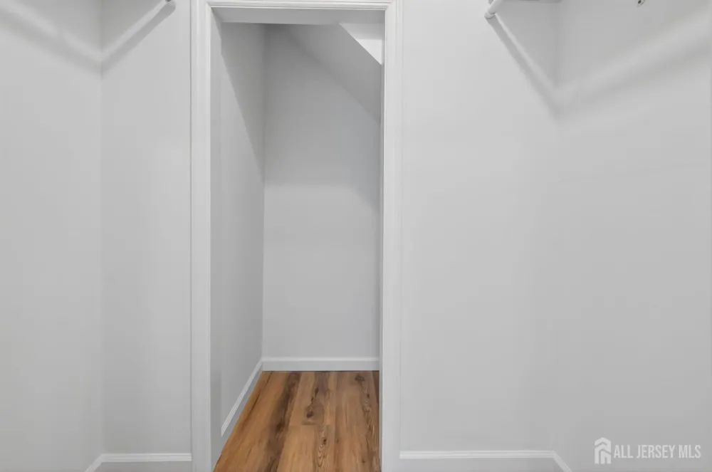 16 Gordon Street Aberdeen, NJ 07721