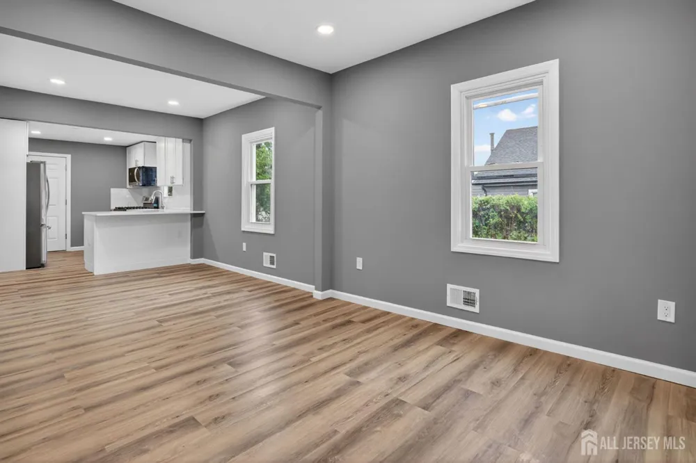 16 Gordon Street Aberdeen, NJ 07721