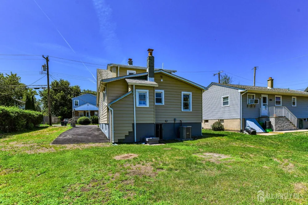 16 Gordon Street Aberdeen, NJ 07721