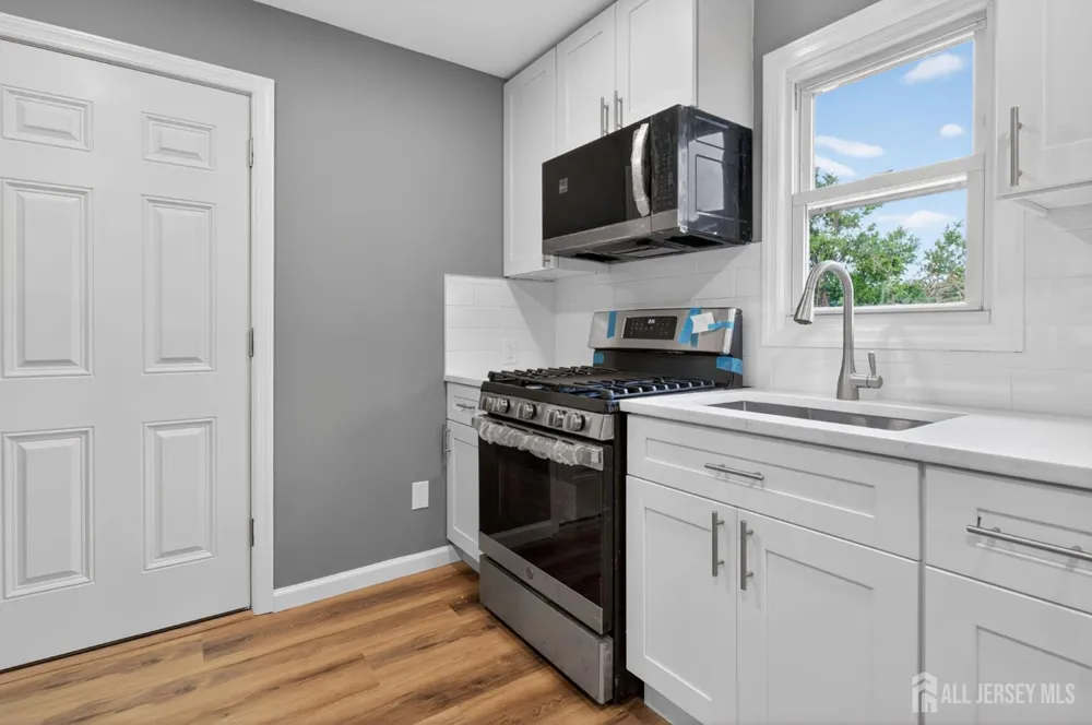 16 Gordon Street Aberdeen, NJ 07721