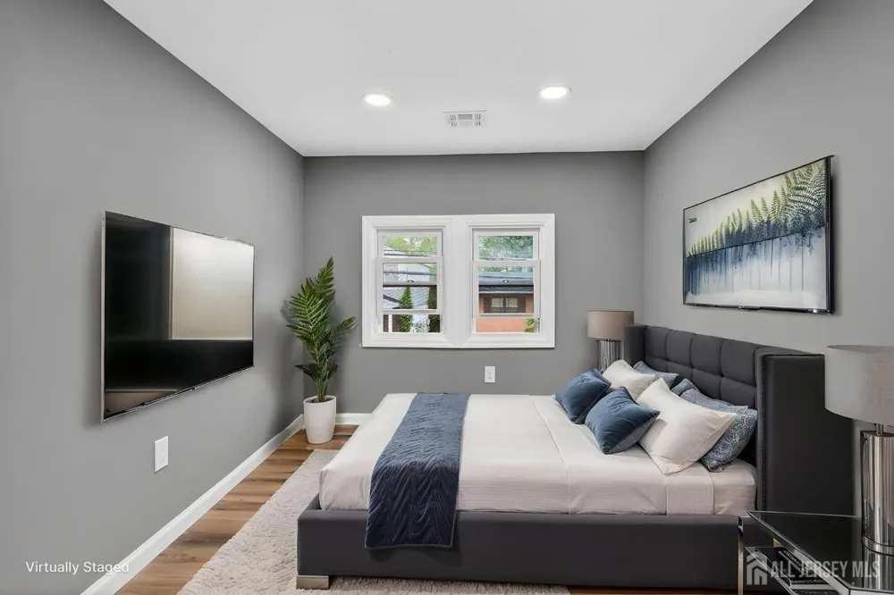 16 Gordon Street Aberdeen, NJ 07721