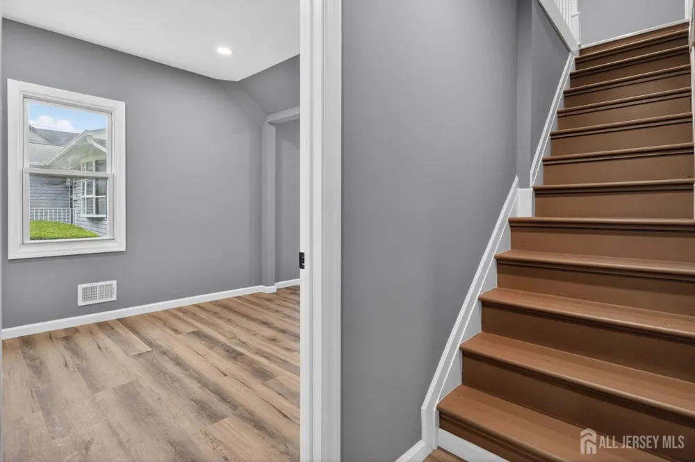 16 Gordon Street Aberdeen, NJ 07721