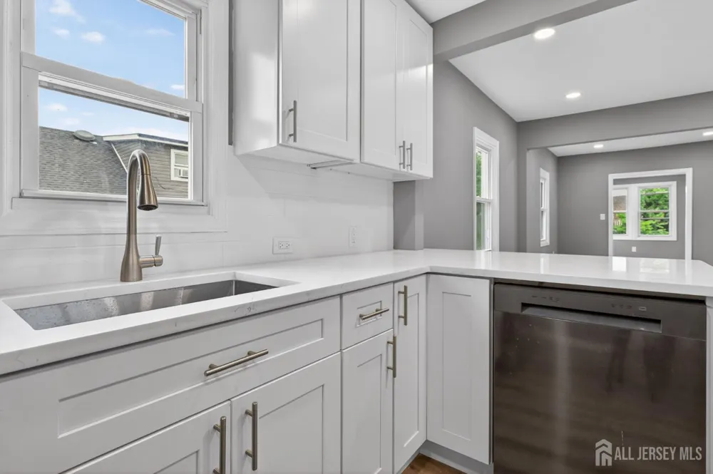 16 Gordon Street Aberdeen, NJ 07721