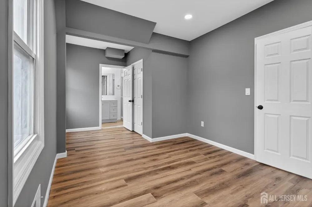 16 Gordon Street Aberdeen, NJ 07721