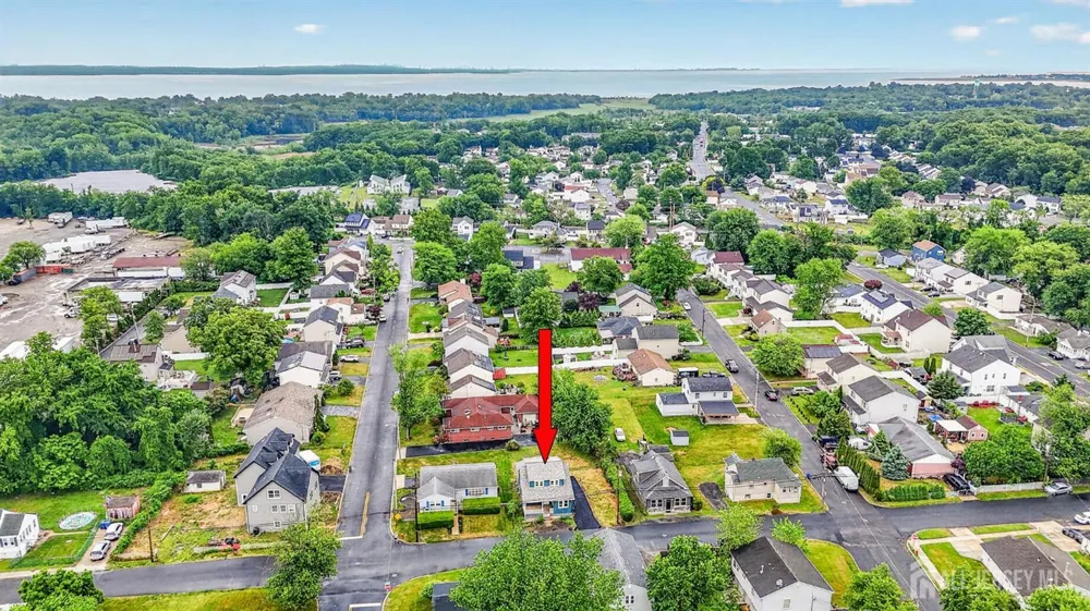 16 Gordon Street Aberdeen, NJ 07721