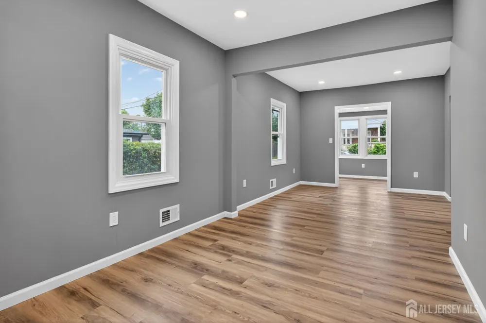 16 Gordon Street Aberdeen, NJ 07721