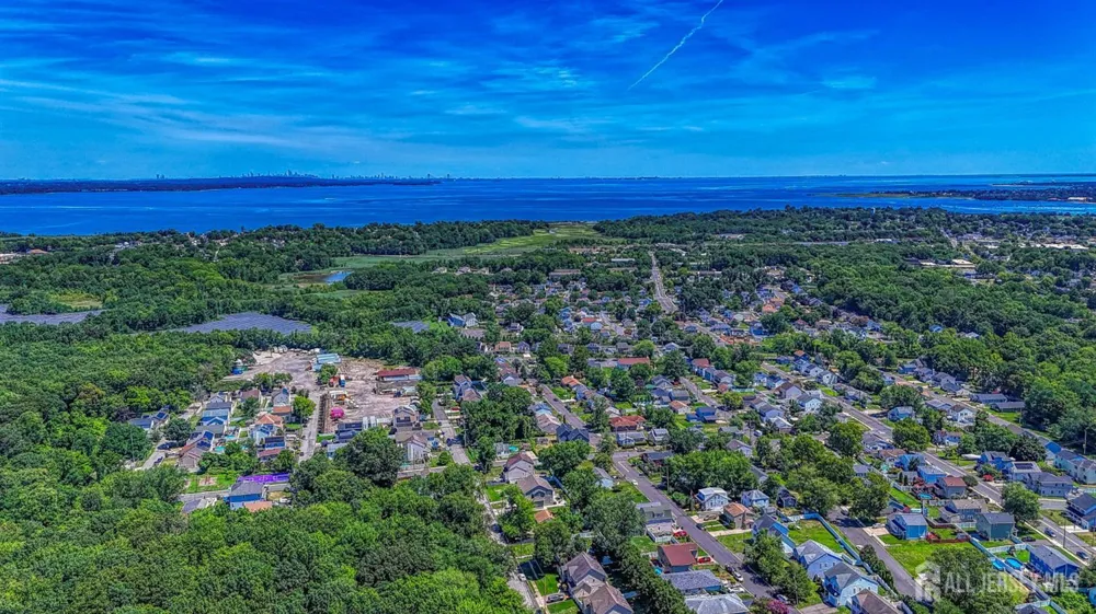16 Gordon Street Aberdeen, NJ 07721