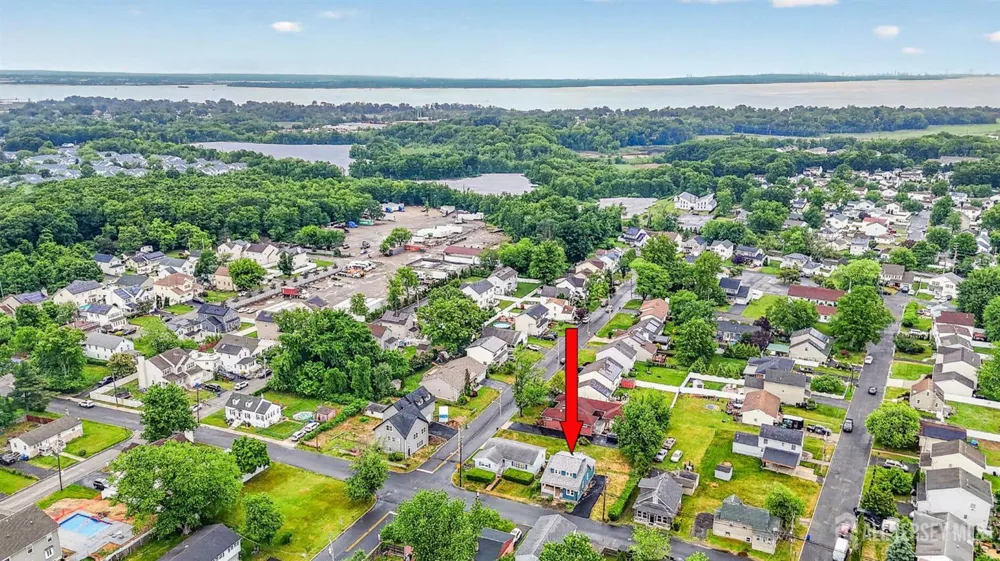 16 Gordon Street Aberdeen, NJ 07721