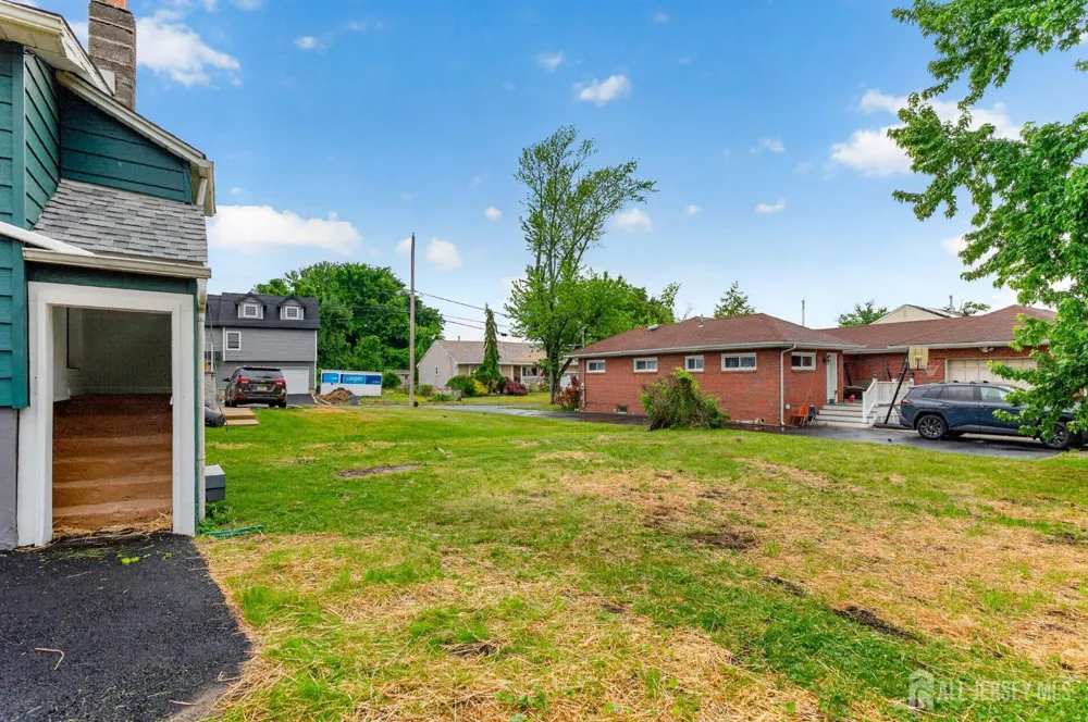 16 Gordon Street Aberdeen, NJ 07721