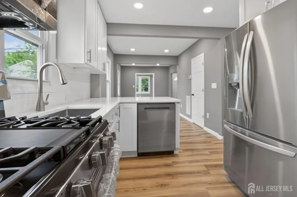 16 Gordon Street Aberdeen, NJ 07721