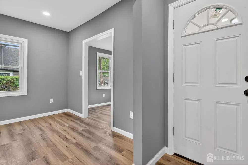 16 Gordon Street Aberdeen, NJ 07721